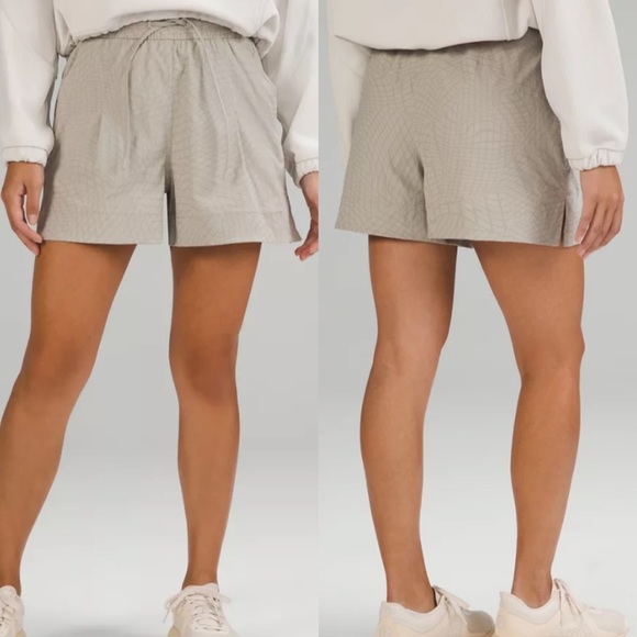 lululemon athletica Pants - Lululemon Lightweight MR Short 3.5" in Gradiating Grid Raw Linen Multi